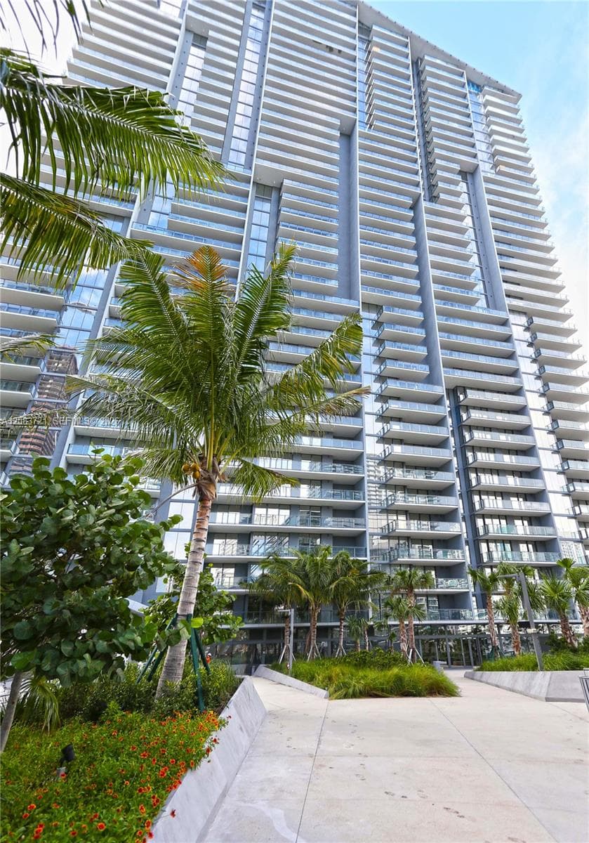 Condominium at 88 SW 7th St # 2806, Miami FL 33130
