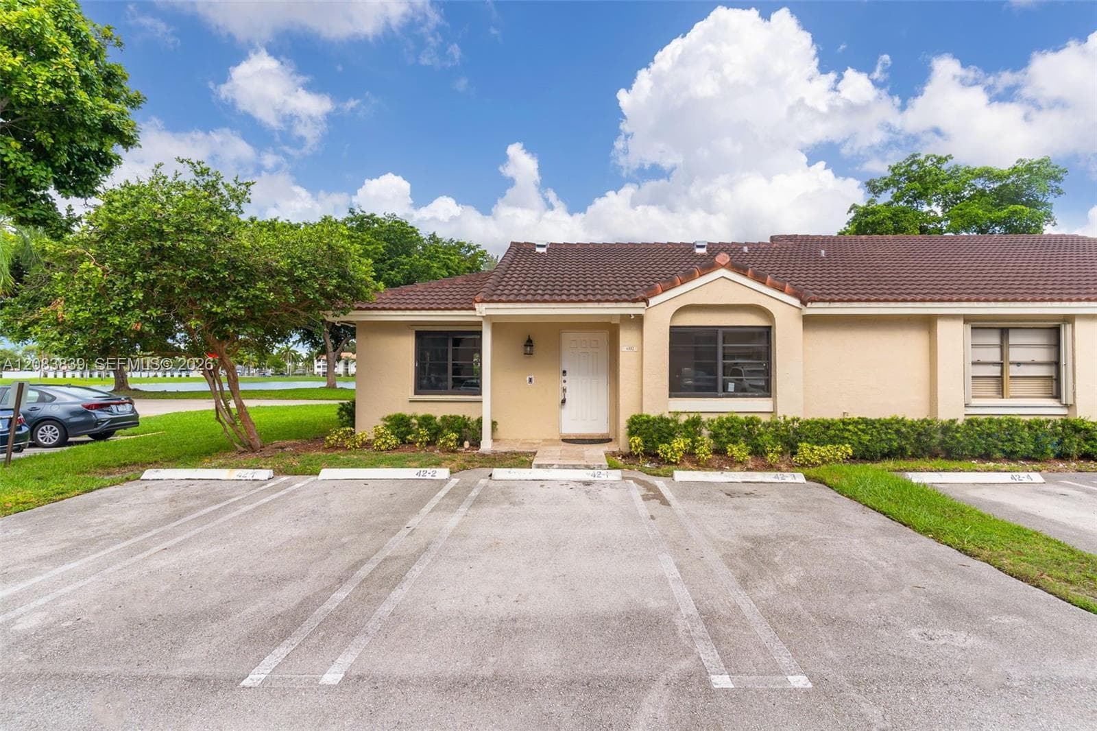 Townhouse at 6552 NW 172nd Ln, Hialeah FL 33015