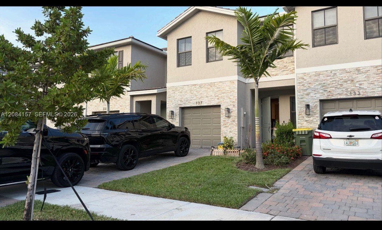 Townhouse at 137 NE 14th Ave, Homestead FL 33033