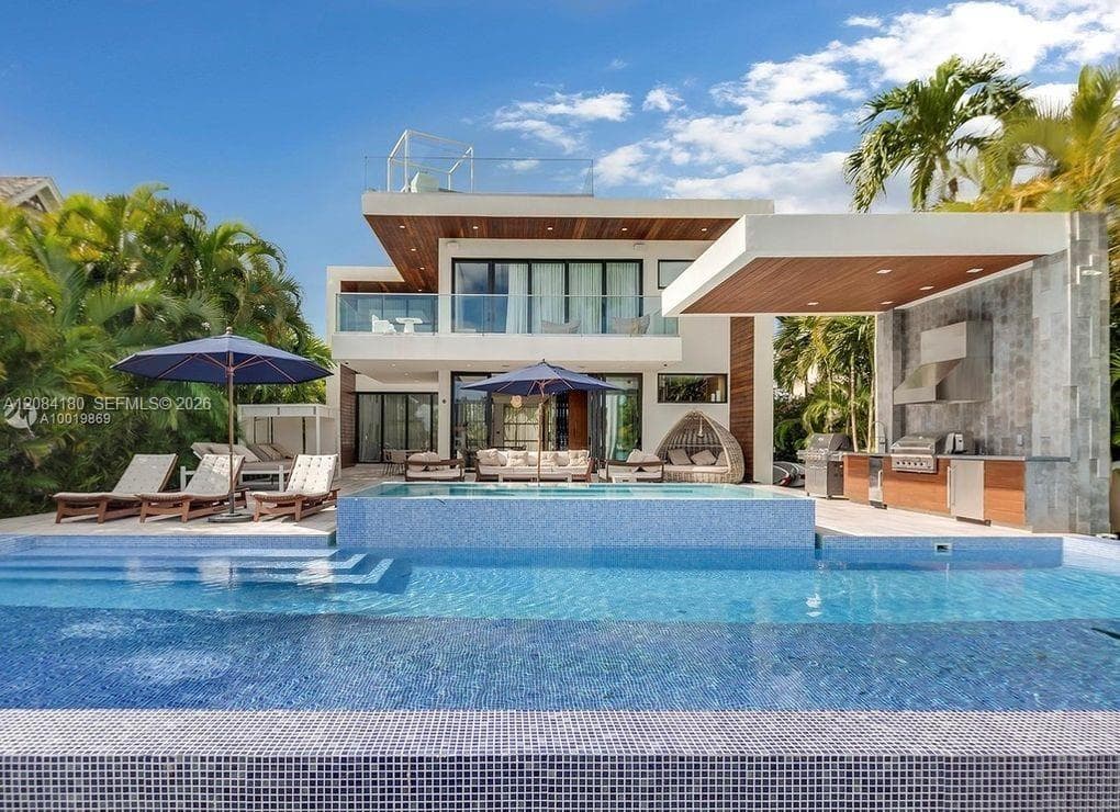 Single Family Residence at 321 E Dilido Dr, Miami Beach FL 33139