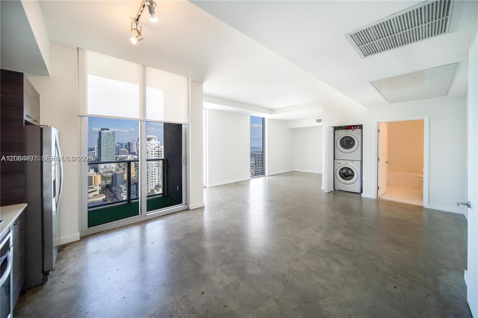 Condominium at 151 SE 1st St, Miami FL 33131