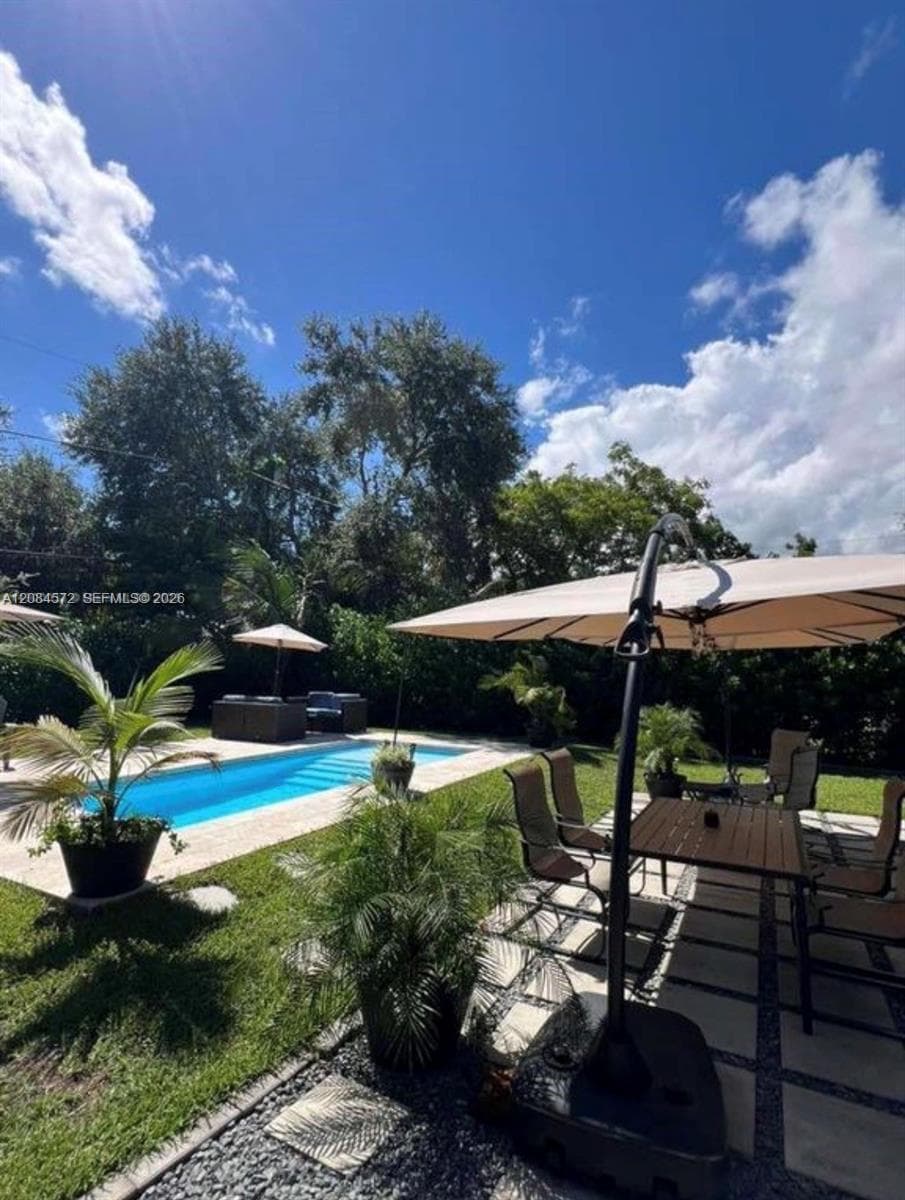 Efficiency at 1430 NE 149th St # B, Miami FL 33161