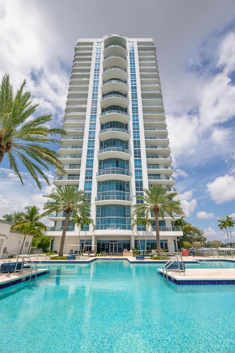 Apartment at 17111 SE Biscayne Blvd # 1110, North Miami Beach FL 33160