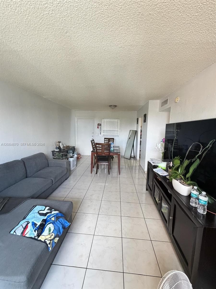 Condominium at 606 W 81st St # 202, Hialeah FL 33014
