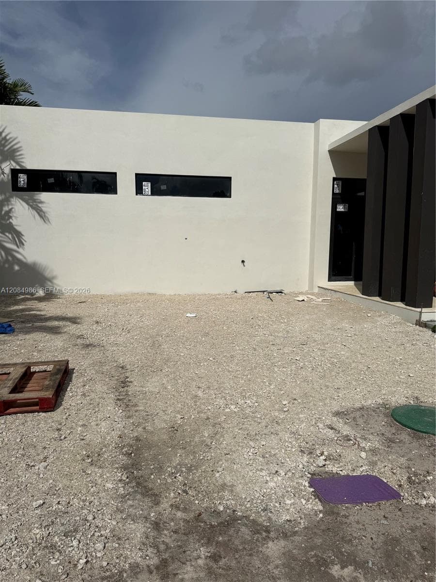 Single Family Residence at 2920 SW 104th Ct, Miami FL 33165