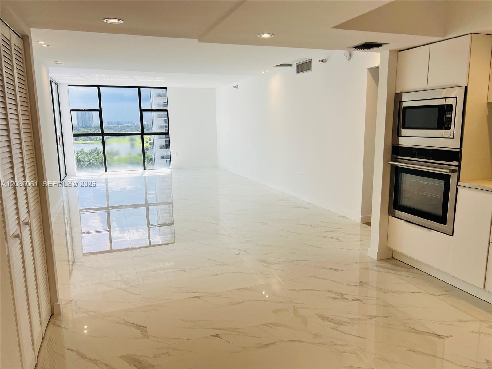 Condominium at 20505 E Country Club Dr # 1138, Aventura FL 33180