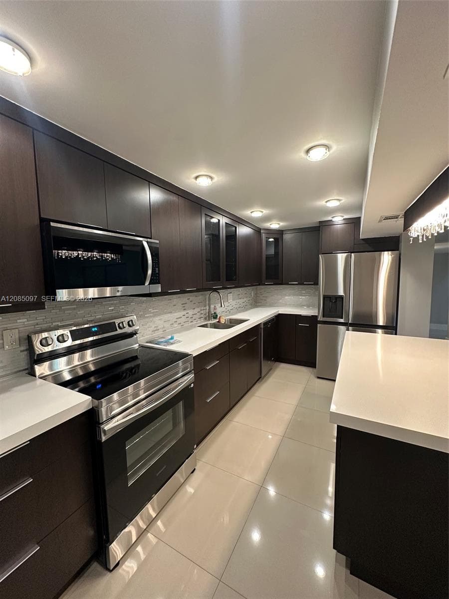Townhouse at Miami, FL, 33183