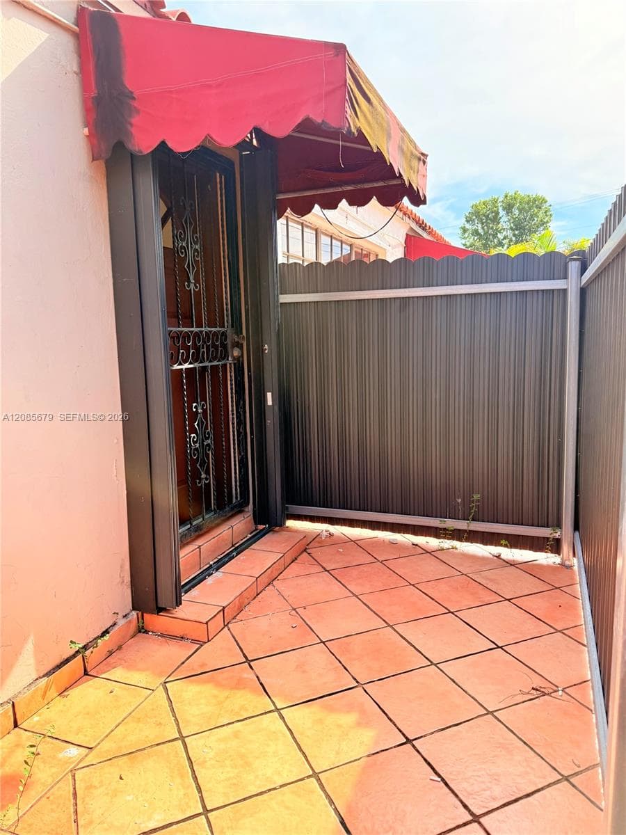 Efficiency at 2424 SW 21st Ter # 0, Miami FL 33145