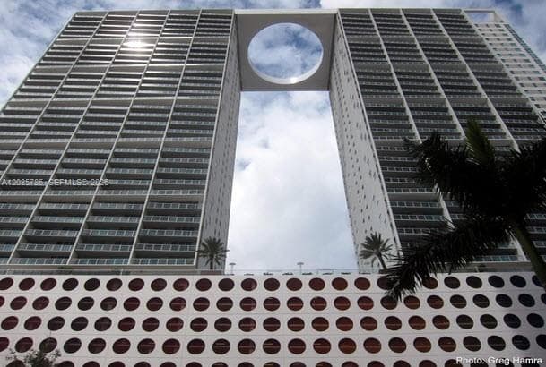 Condominium at 55 SE 6th St # 2702, Miami FL 33131