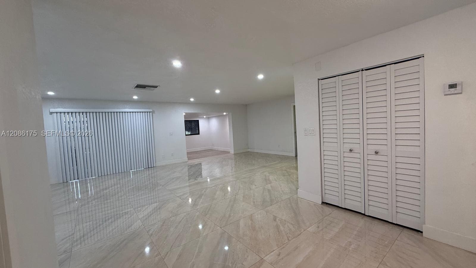 Villa at 19109 E Lake Dr, Hialeah FL 33015
