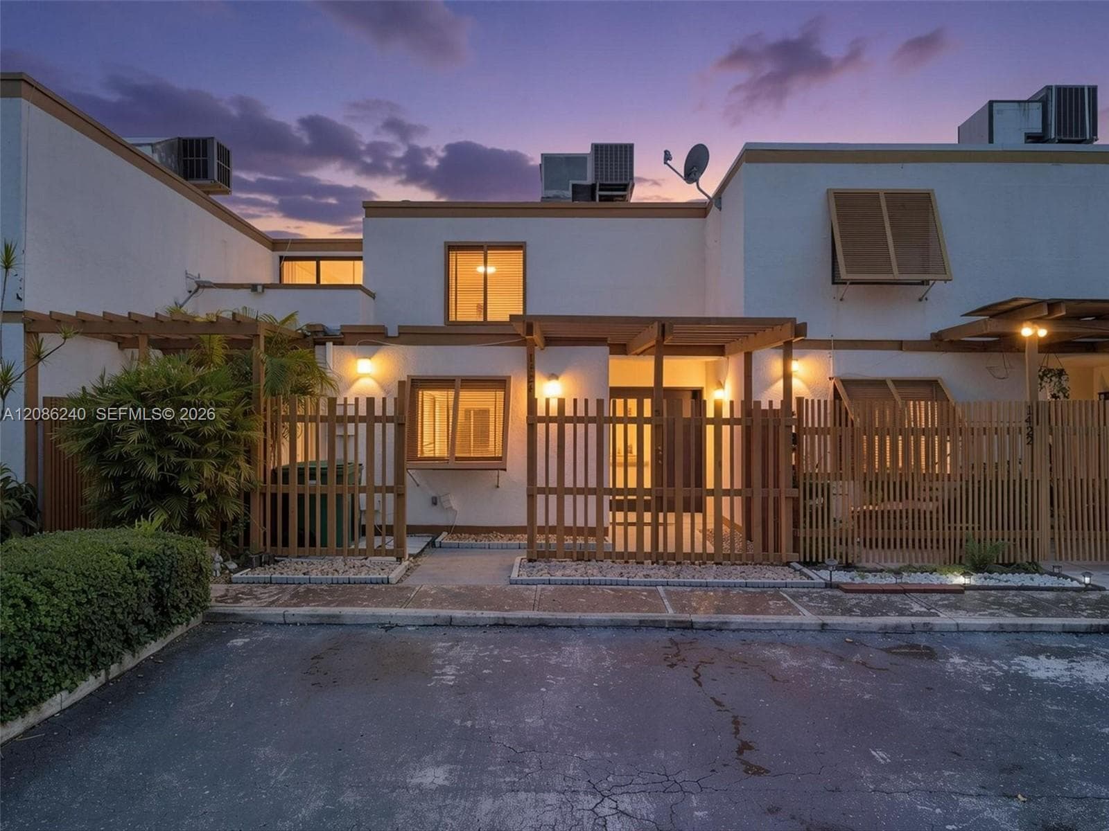 Townhouse at 1424 SW 131st Place Cir E, Miami FL 33184