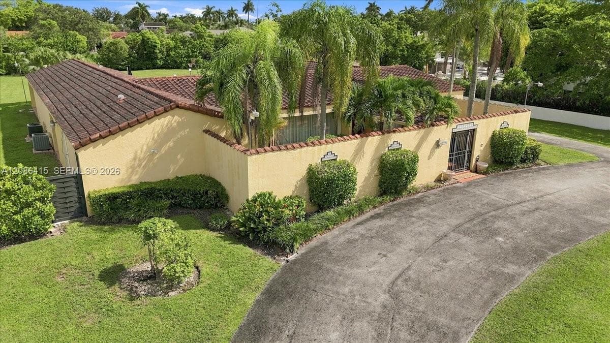 Single Family Residence at 9805 SW 64th St, Miami FL 33173
