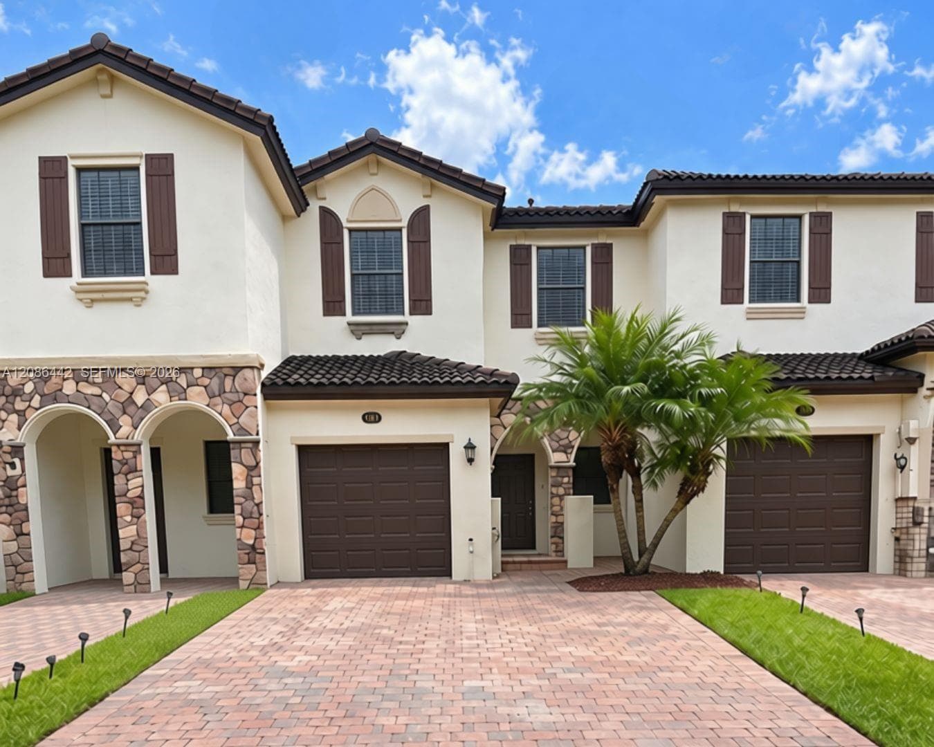Townhouse at 353 NE 37th Pl, Homestead FL 33033
