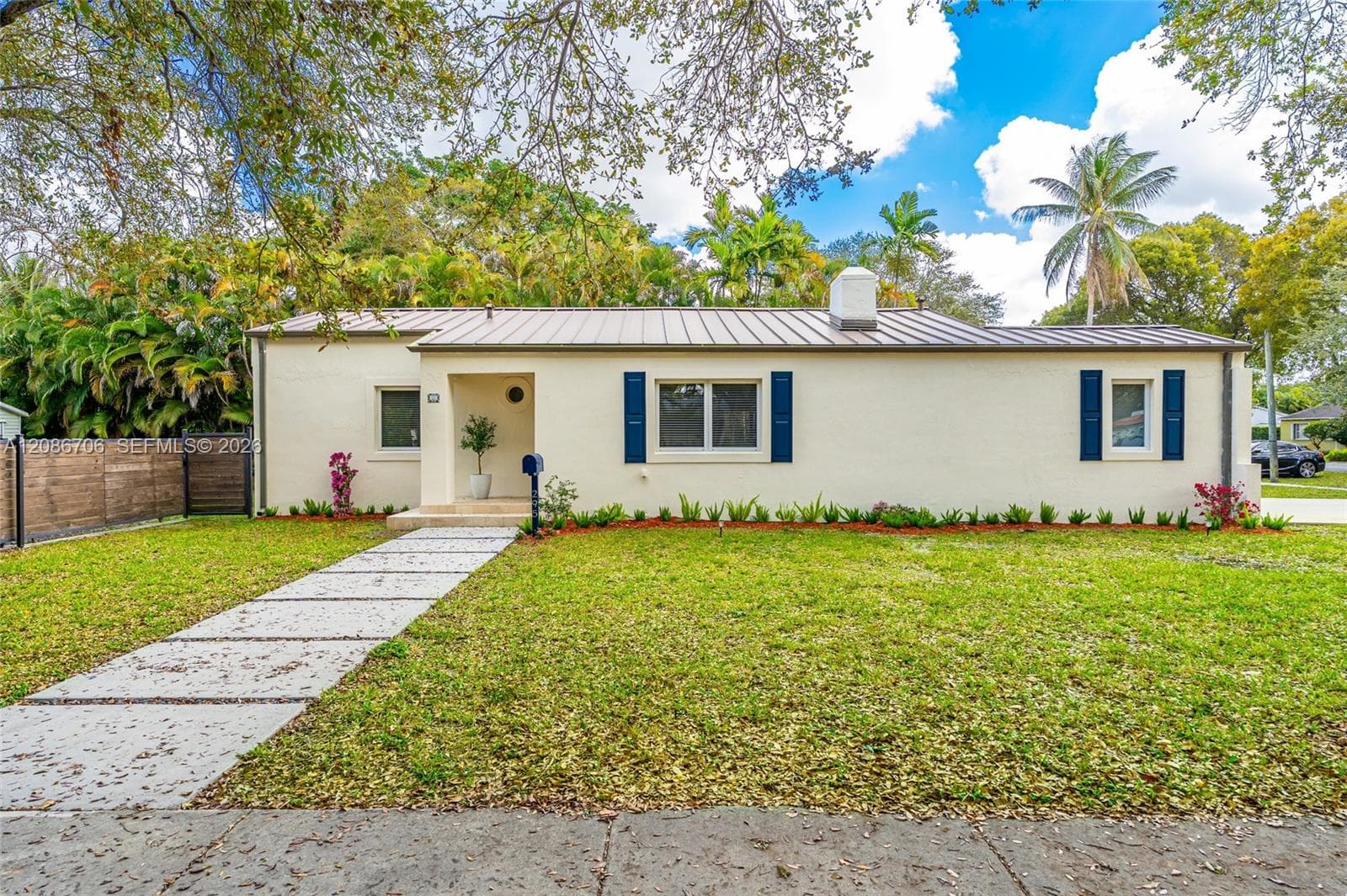 Single Family Residence at 295 De Leon Dr, Miami Springs FL 33166