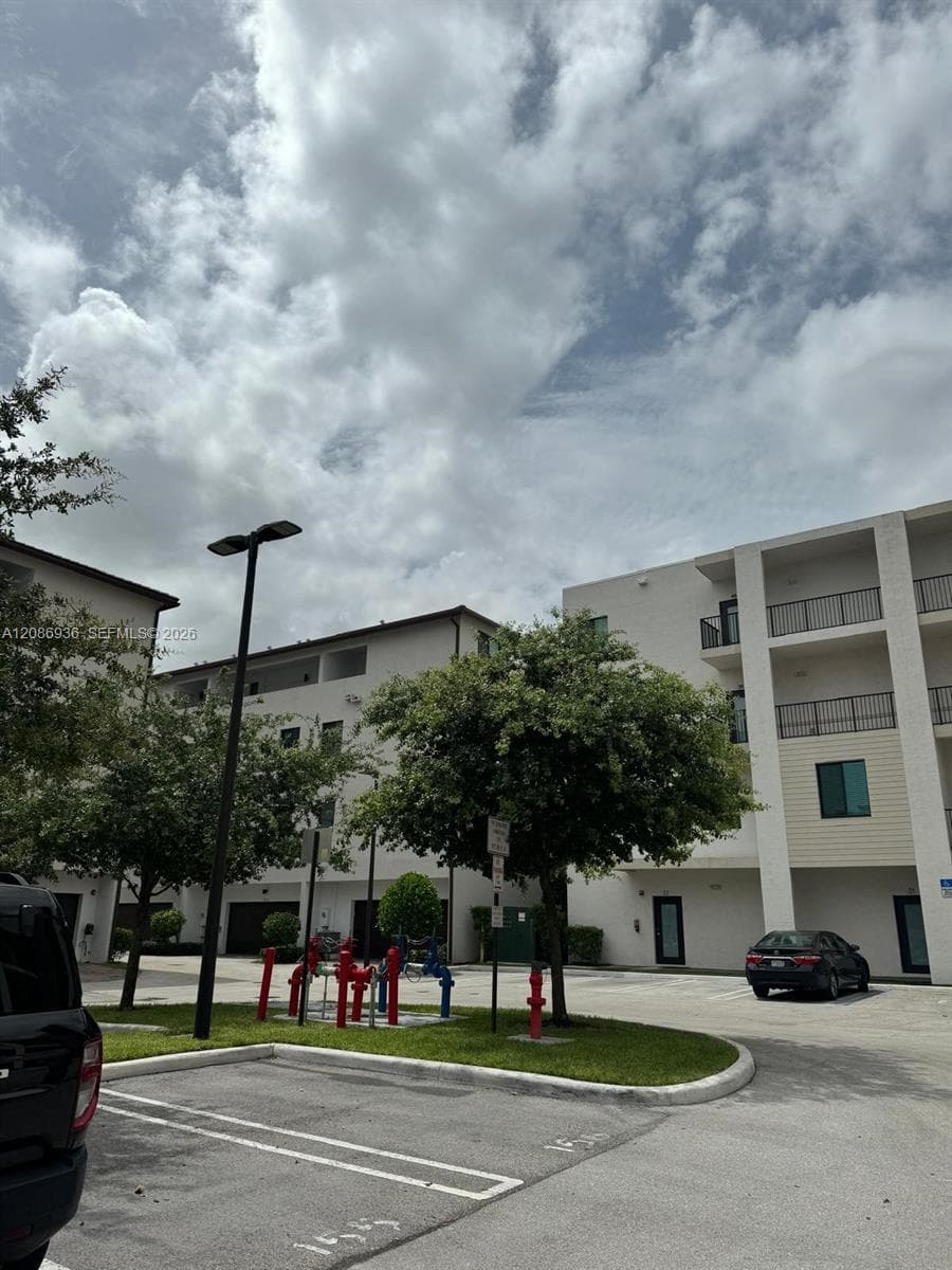 Condominium at 4725 NW 85th Ave # 44, Doral FL 33166