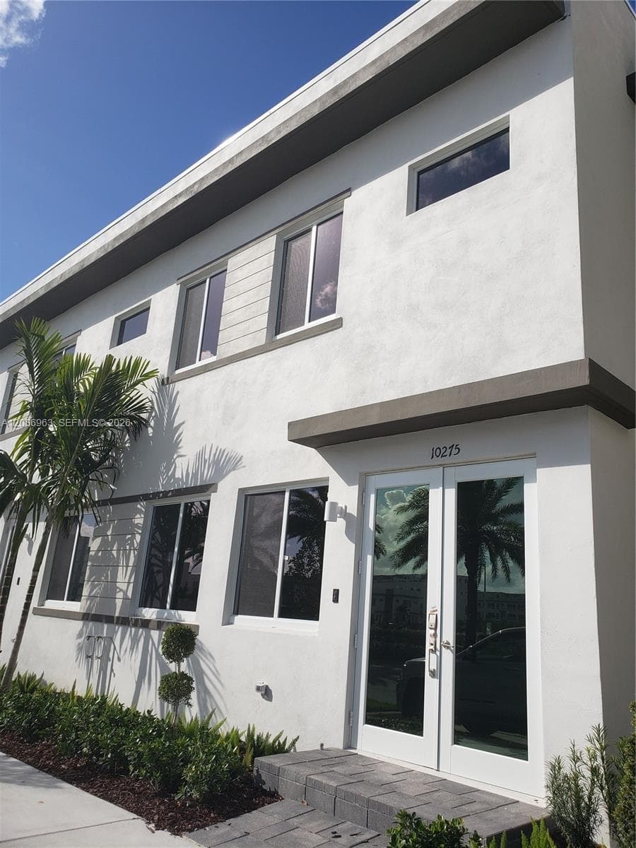 Townhouse at 10275 NW 66th St, Doral FL 33178