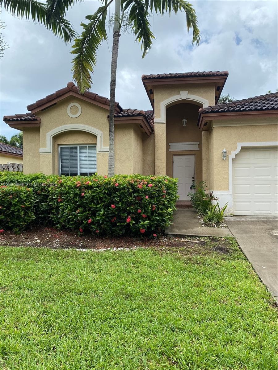 Single Family Residence at 8982 SW 212th Ter, Cutler Bay FL 33189