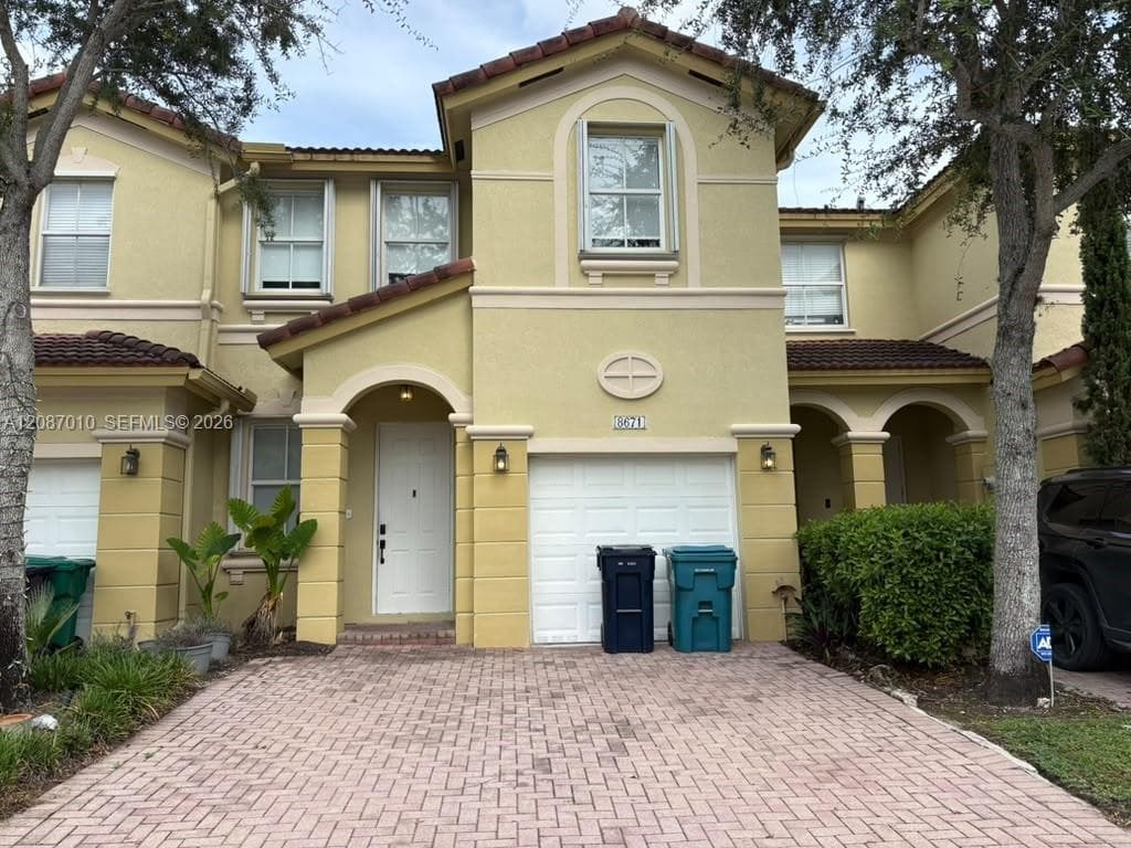 Townhouse at 8671 NW 112th Ct, Doral FL 33178