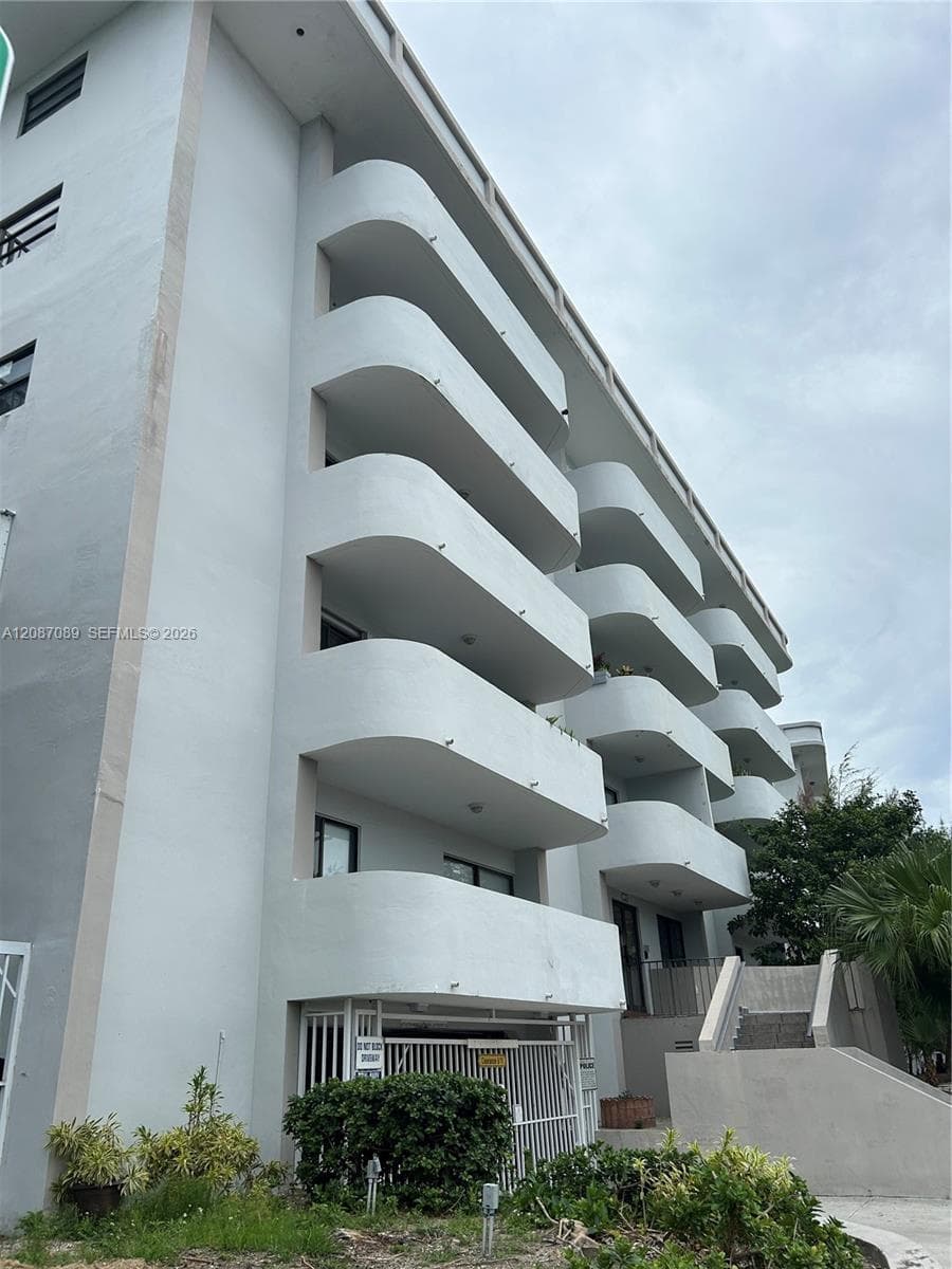 Apartment at 110 S Shore Dr # 4E, Miami Beach FL 33141