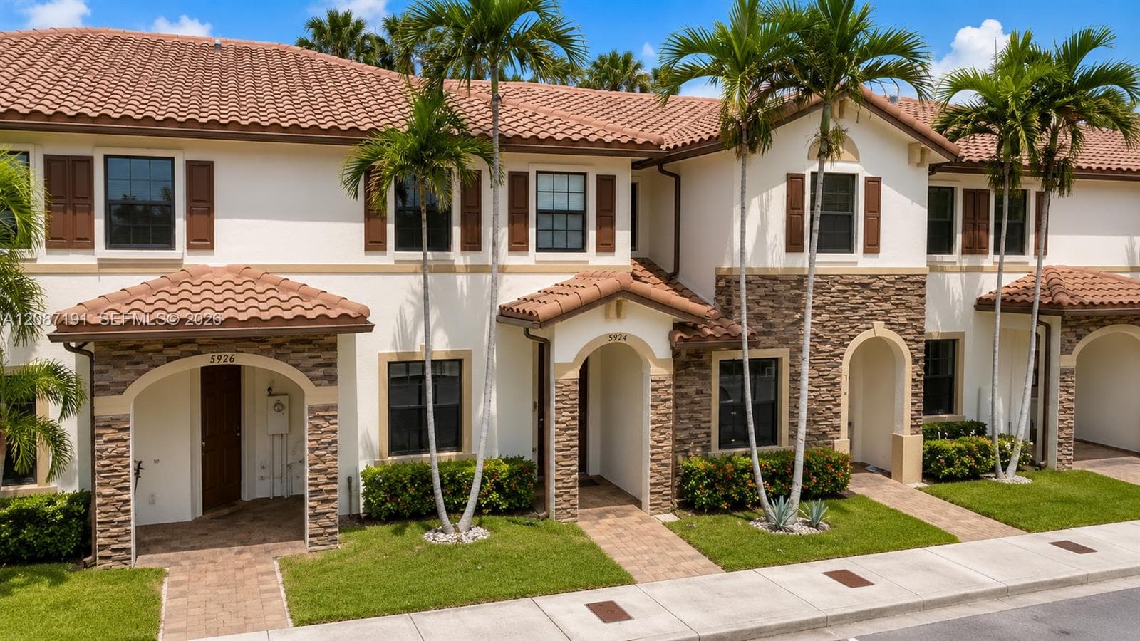 Townhouse at 8954 W 35th Way, Hialeah FL 33018