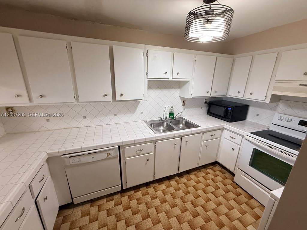 Condominium at 10000 NW 80th Ct # 2361, Hialeah Gardens FL 33016