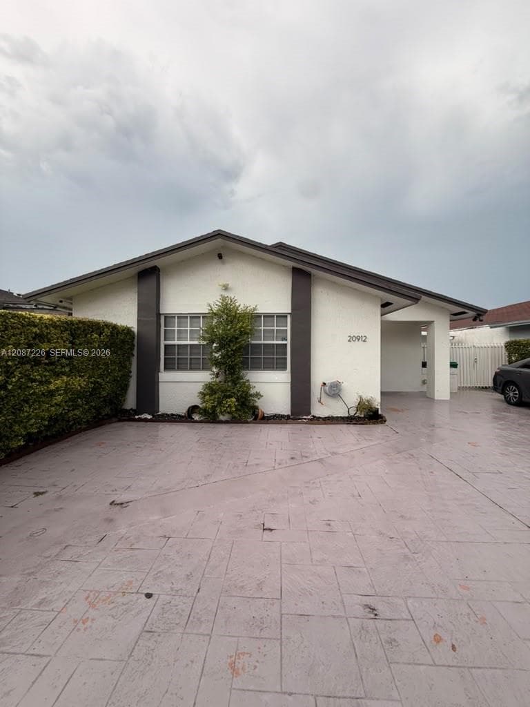 Single Family Residence at 20912 SW 118th Ave, Miami FL 33177