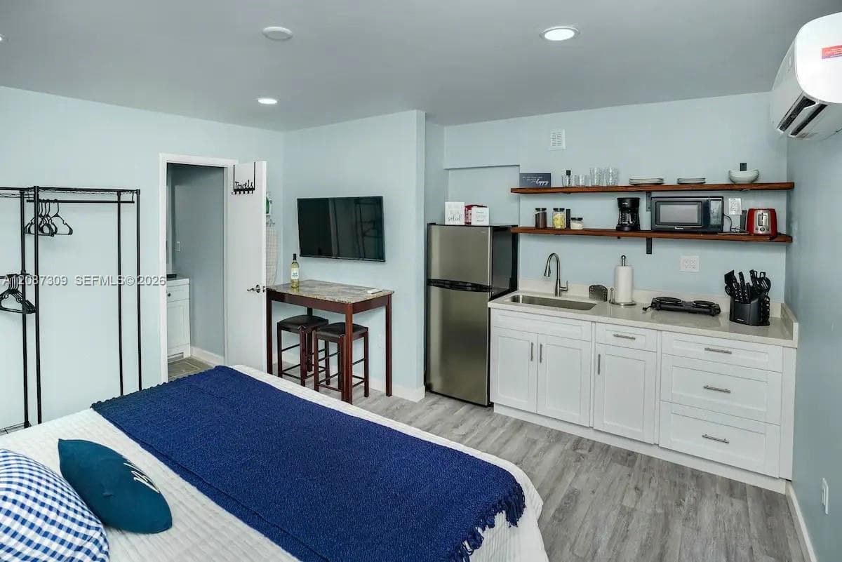 Efficiency at 1647 NW 29th Ave # 4, Miami FL 33125