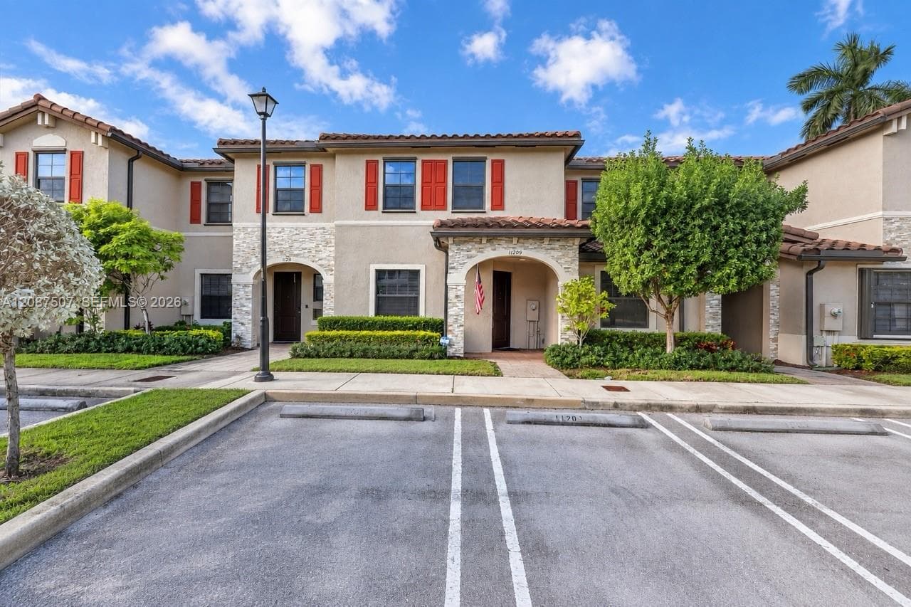 Townhouse at 11209 SW 249th St, Homestead FL 33032