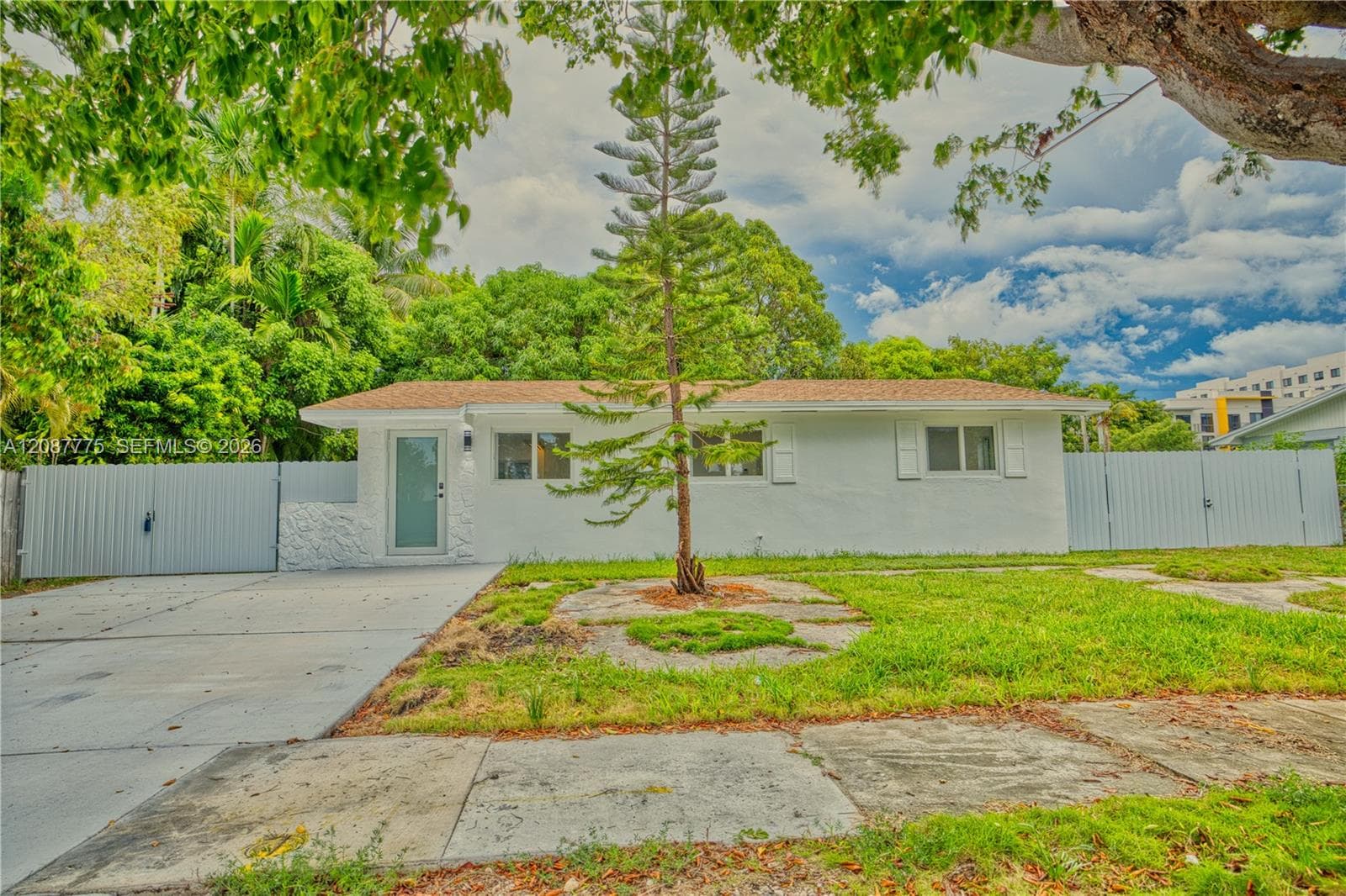 Single Family Residence at 11301 SW 201st St, Miami FL 33189