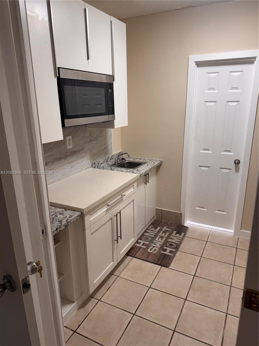 Efficiency at 9900 W Calusa Club Dr # 1, Miami FL 33186