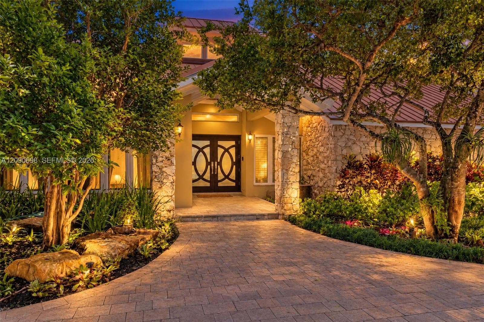 Single Family Residence at 6915 SW 101st St, Pinecrest FL 33156
