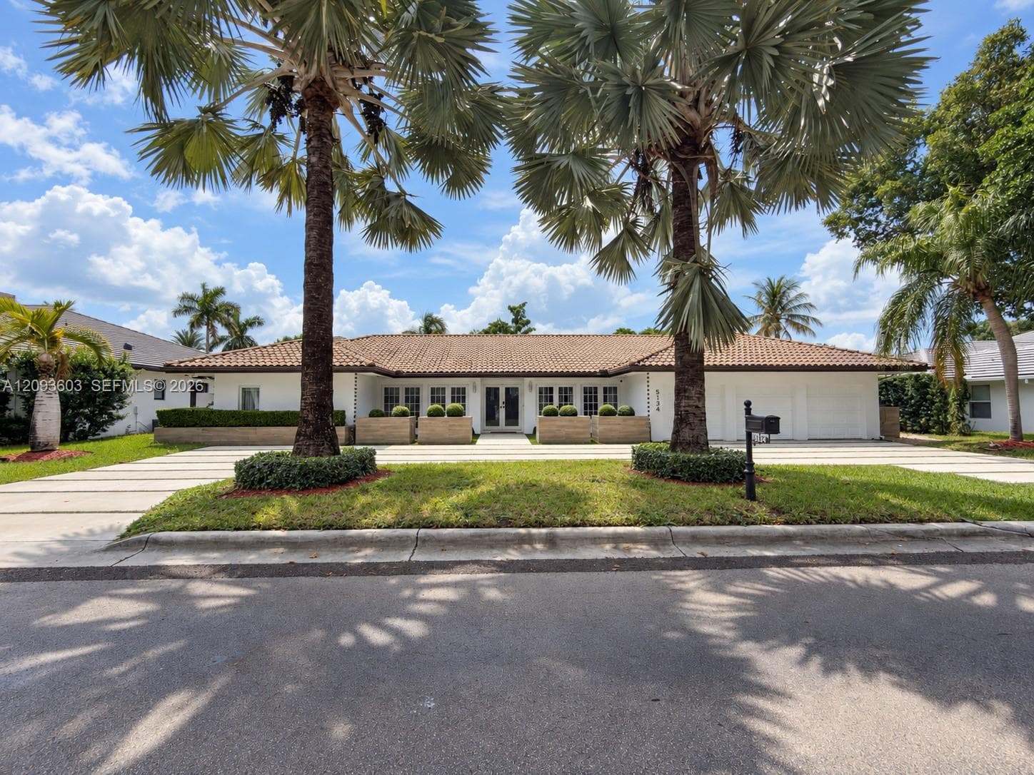 Single Family Residence at 5134 NW 94th Doral Pl, Doral FL 33178