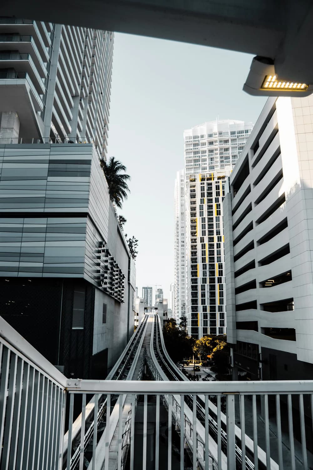 Brickell studio-line condo with skyline views