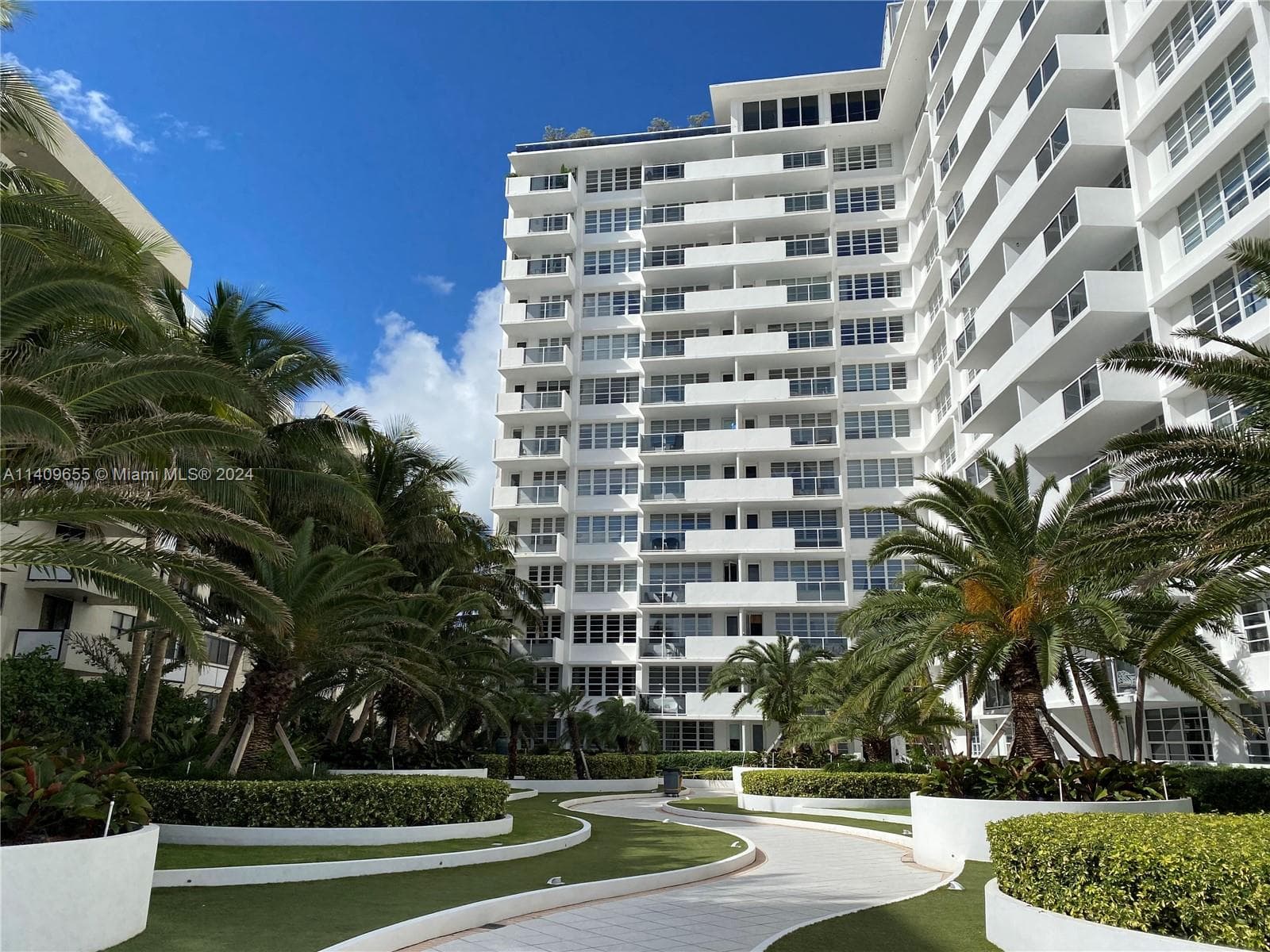 Condominium at 100 Lincoln Rd # 939, Miami Beach FL 33139