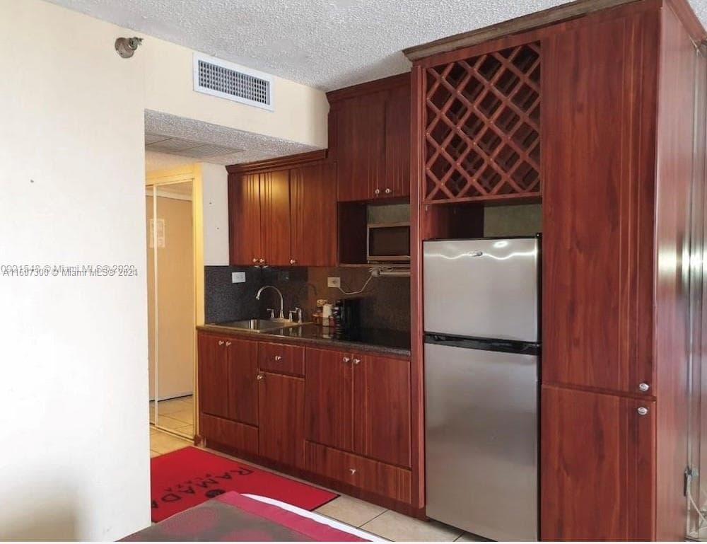 Hotel/Motel at 19201 Collins Ave # 428, Sunny Isles Beach FL 33160