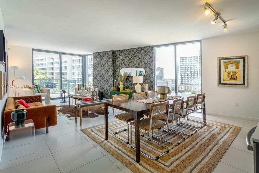 Condominium at 31 SE 6th St # 1601, Miami FL 33131
