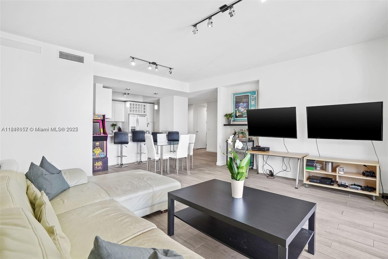 Condominium at 999 SW 1st Ave # 2717, Miami FL 33130