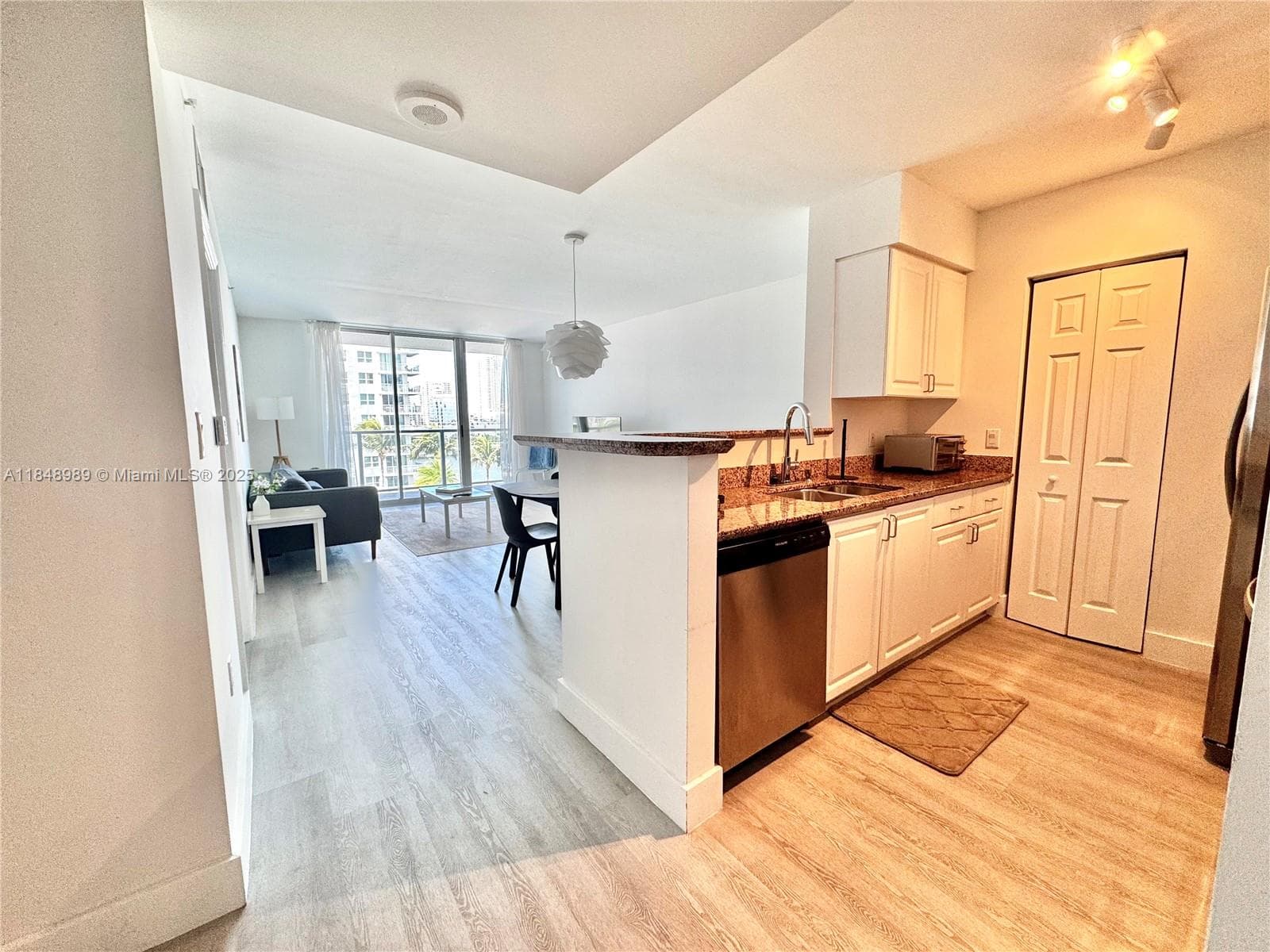 Condominium at 1155 Brickell Bay Dr # 906, Miami FL 33131