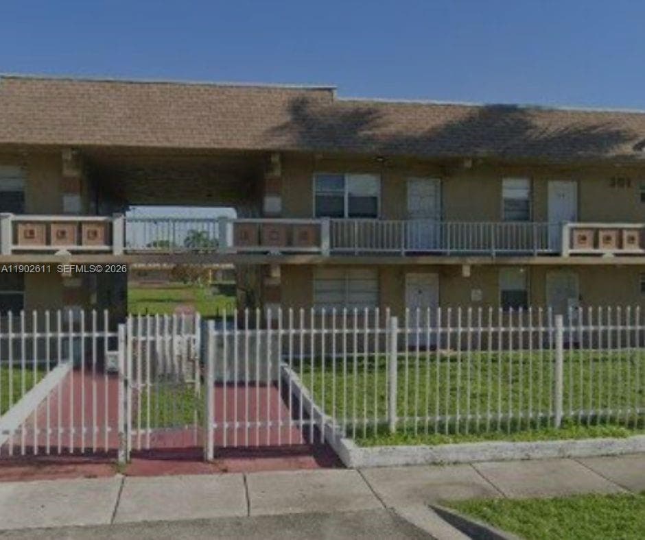 Condominium at 301 NW 177th St # 136, Miami Gardens FL 33169