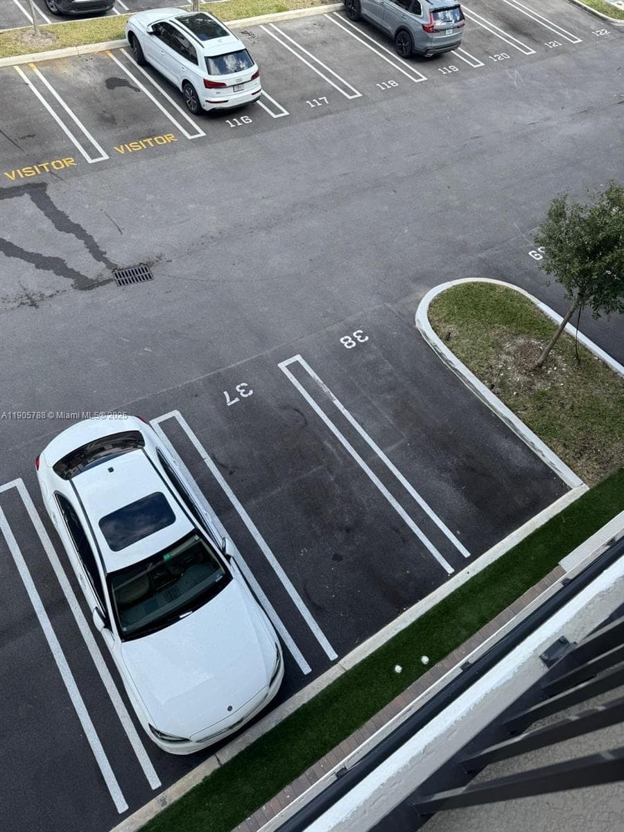 Condominium at Doral, FL, 33166