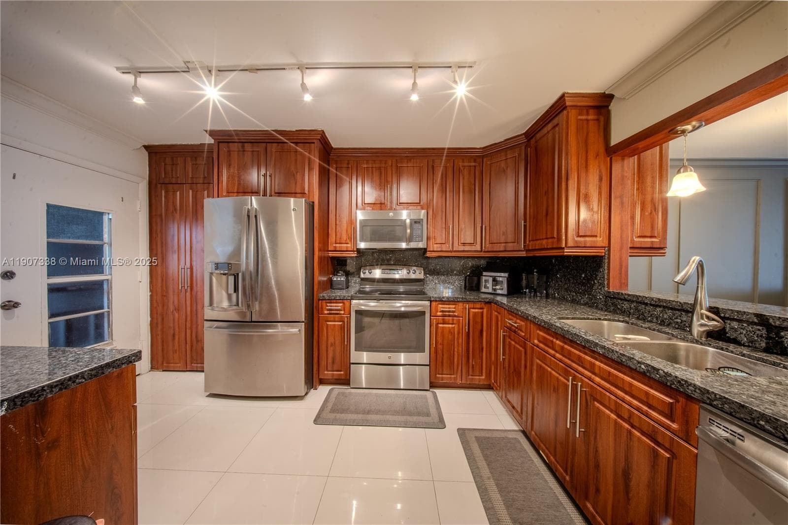 Condominium at 1660 NE 191st St # 1, Miami FL 33179