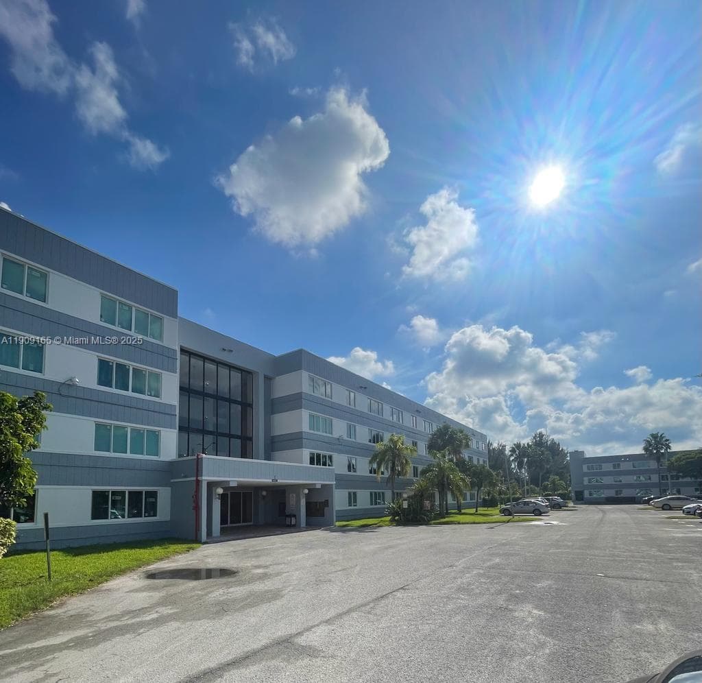 Condominium at 14850 Naranja Lakes Blvd, Homestead FL 33032