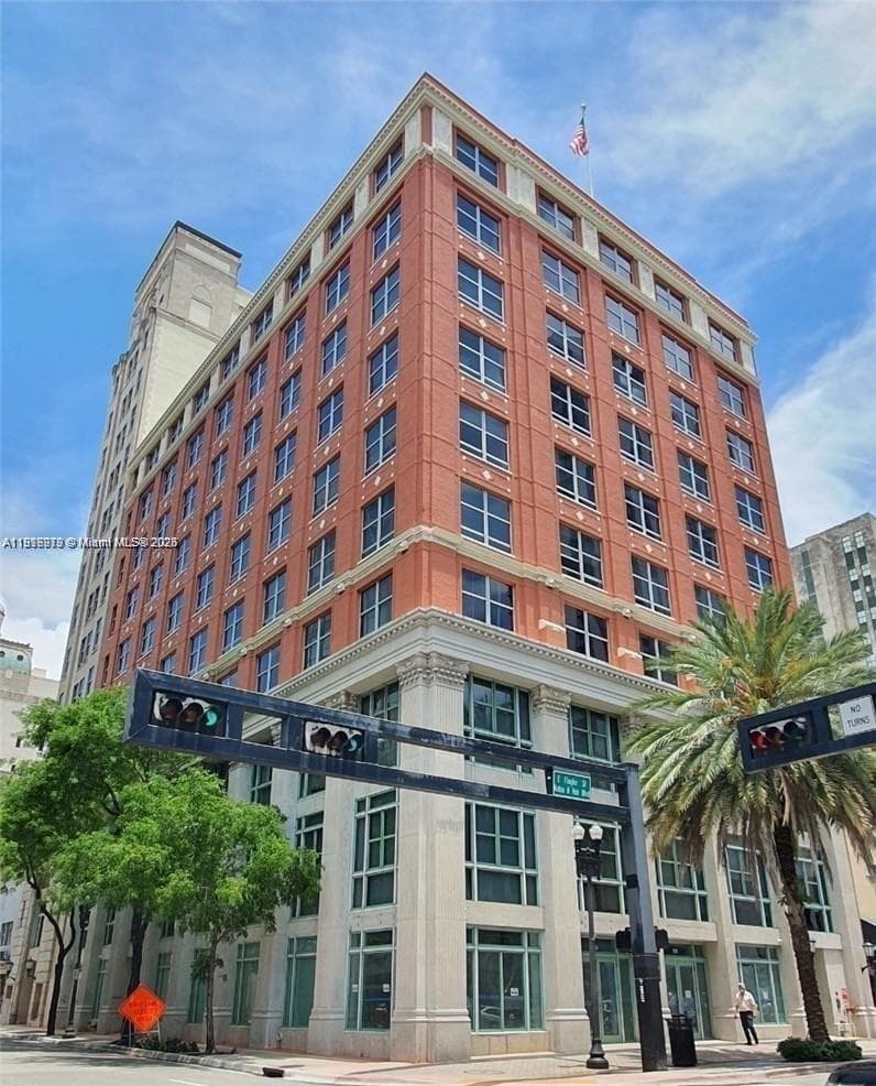 Condominium at 111 E Flagler St # 507, Miami FL 33131