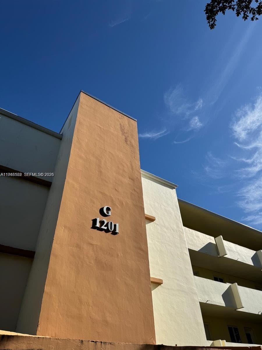 Condominium at 1201 NE 191st St # G313, Miami FL 33179
