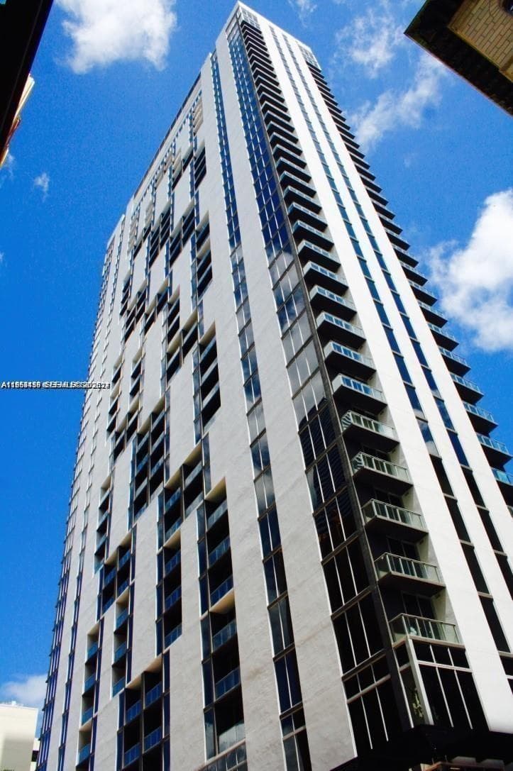 Condominium at 151 SE 1st St # 1207, Miami FL 33131