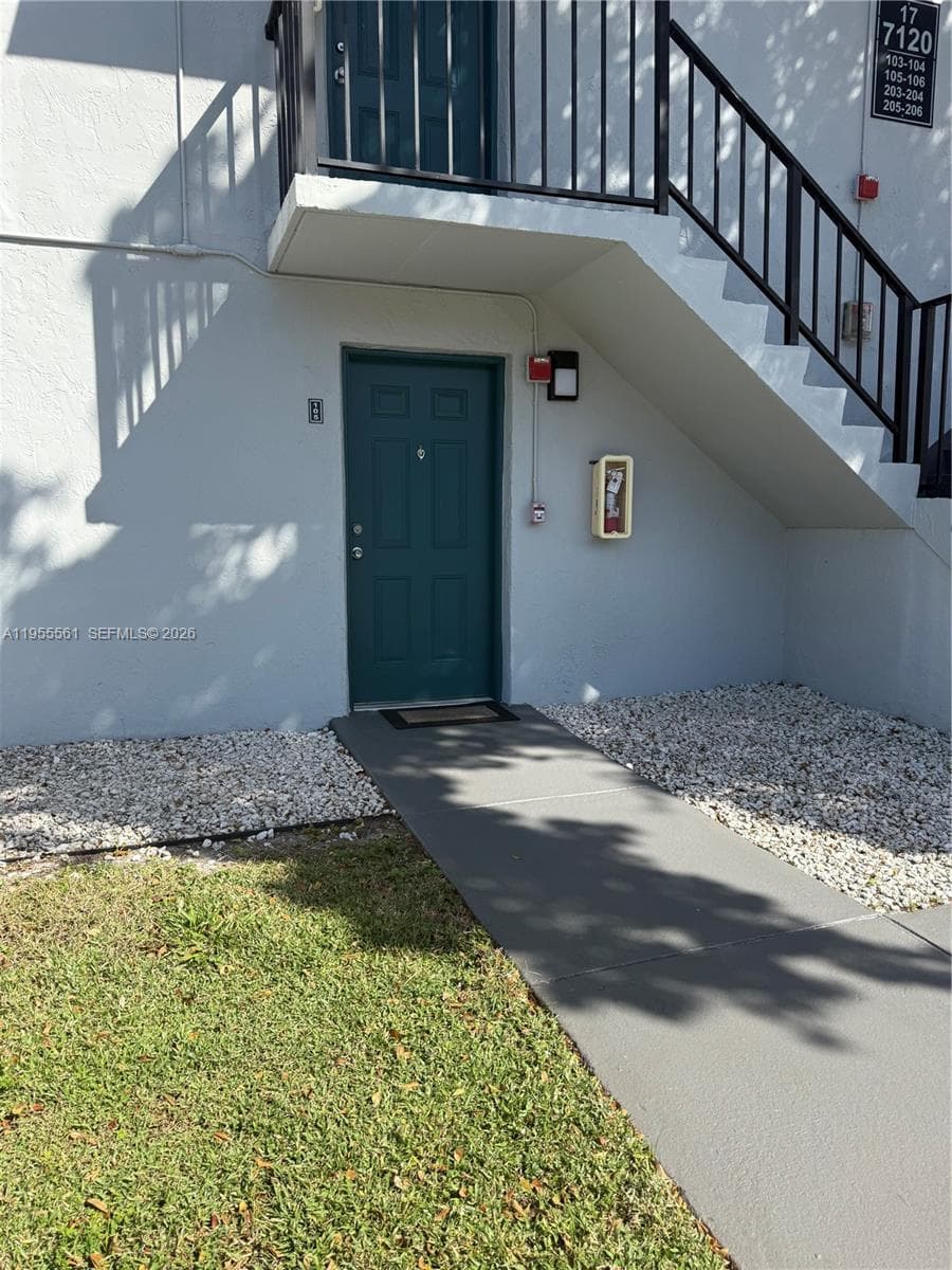 Condominium at 7120 NW 179th St # 105, Hialeah FL 33015