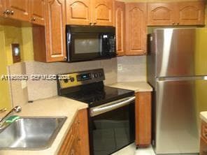Condominium at 900 NE 209th Ter # 31, Miami FL 33179