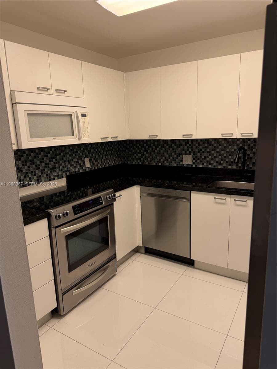 Condominium at 7925 SW 86th St # 923, Miami FL 33143