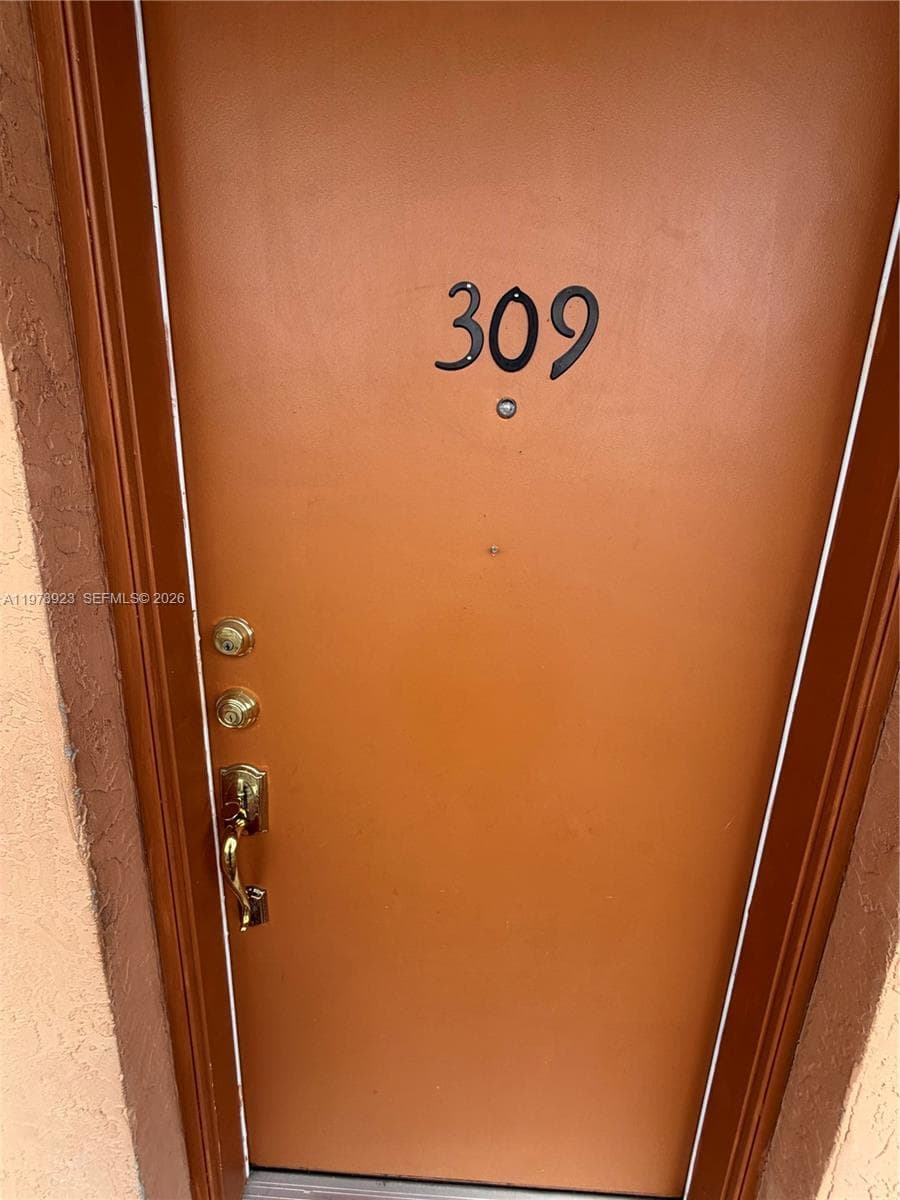 Condominium at 1800 W 54th St # 309, Hialeah FL 33012
