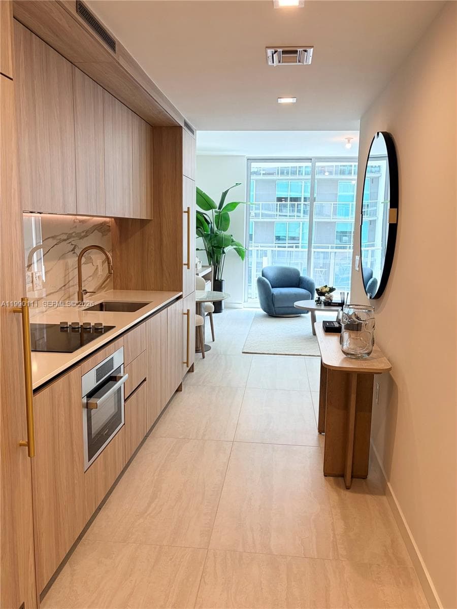 Condominium at 77 SE 5th street # 2709, Miami FL 33131